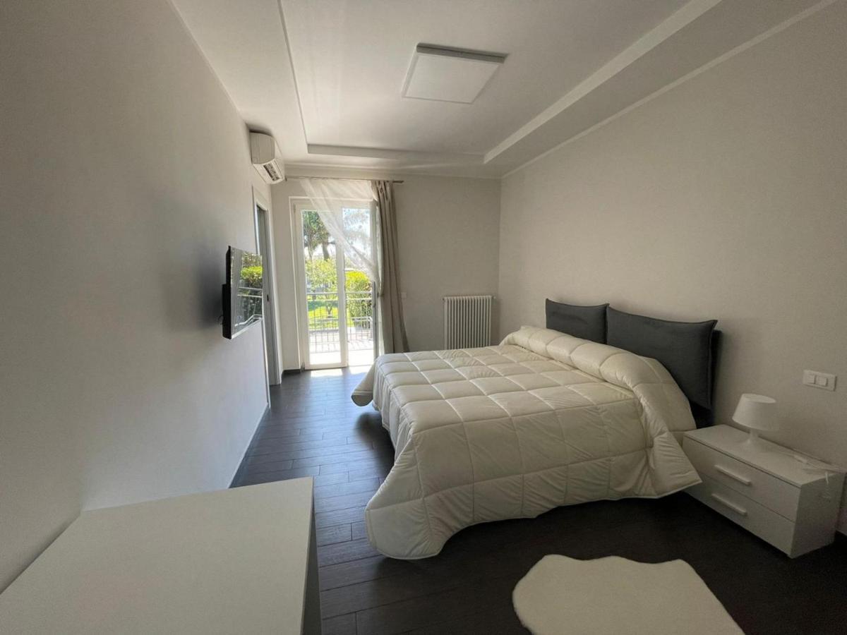 Villa Marisa Resort 卡斯特拉玛雷帝斯达比亚 外观 照片