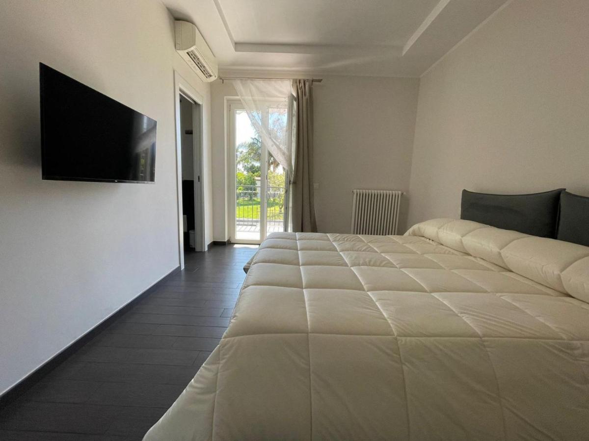 Villa Marisa Resort 卡斯特拉玛雷帝斯达比亚 外观 照片
