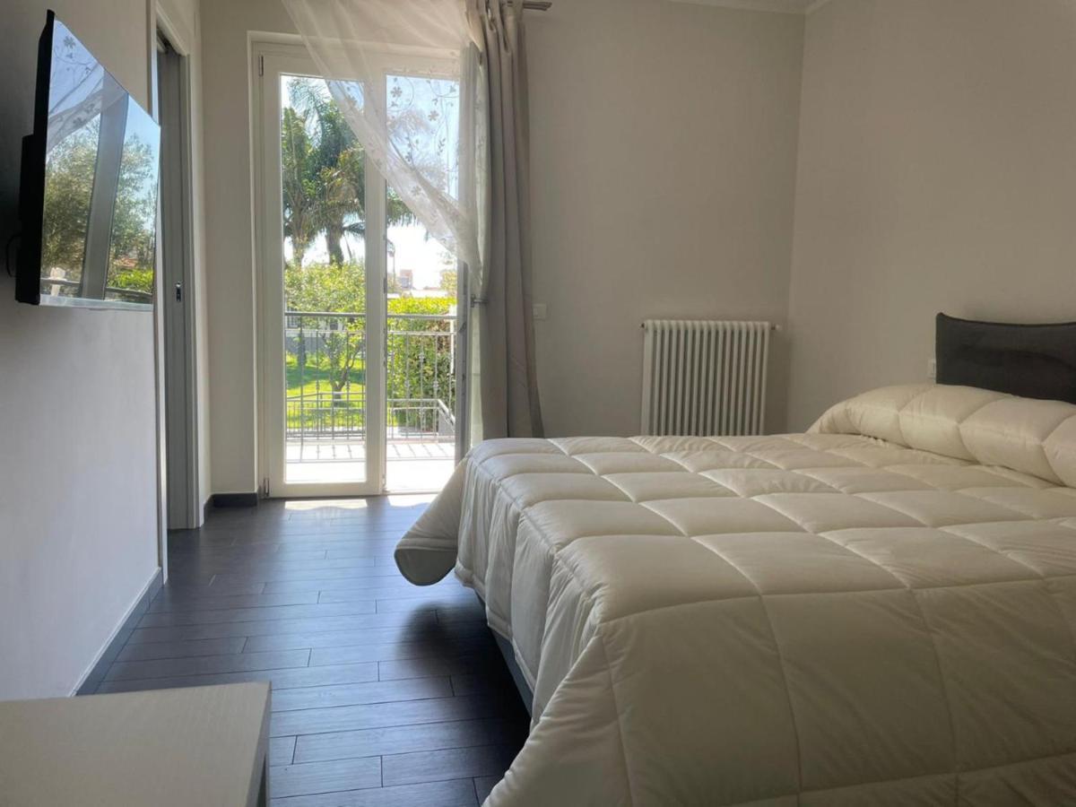 Villa Marisa Resort 卡斯特拉玛雷帝斯达比亚 外观 照片