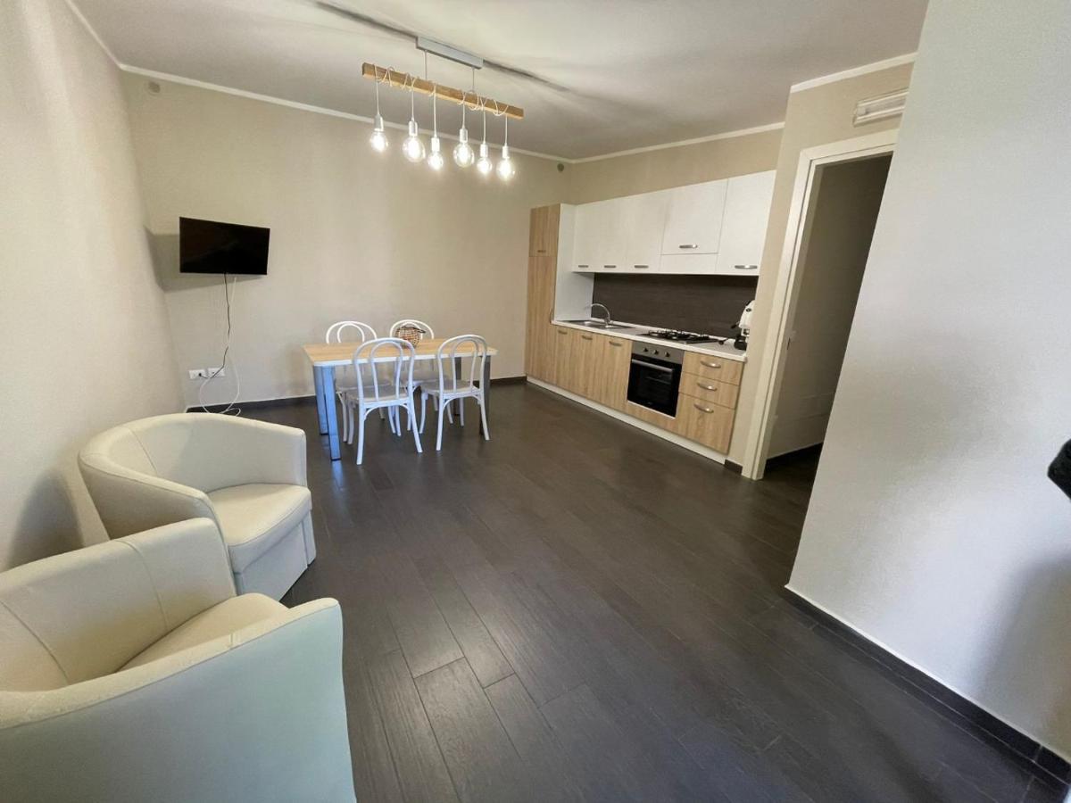 Villa Marisa Resort 卡斯特拉玛雷帝斯达比亚 外观 照片