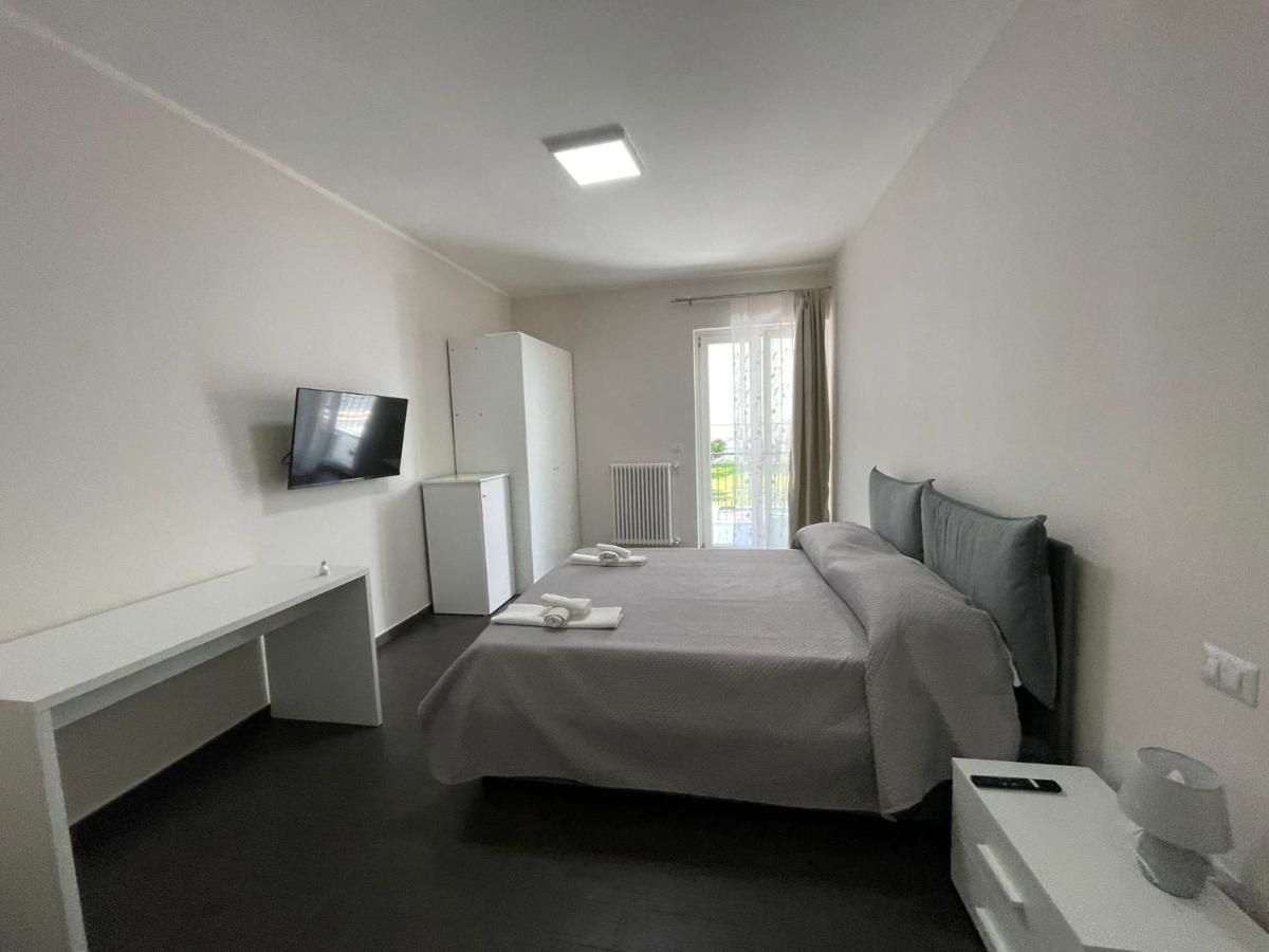 Villa Marisa Resort 卡斯特拉玛雷帝斯达比亚 外观 照片