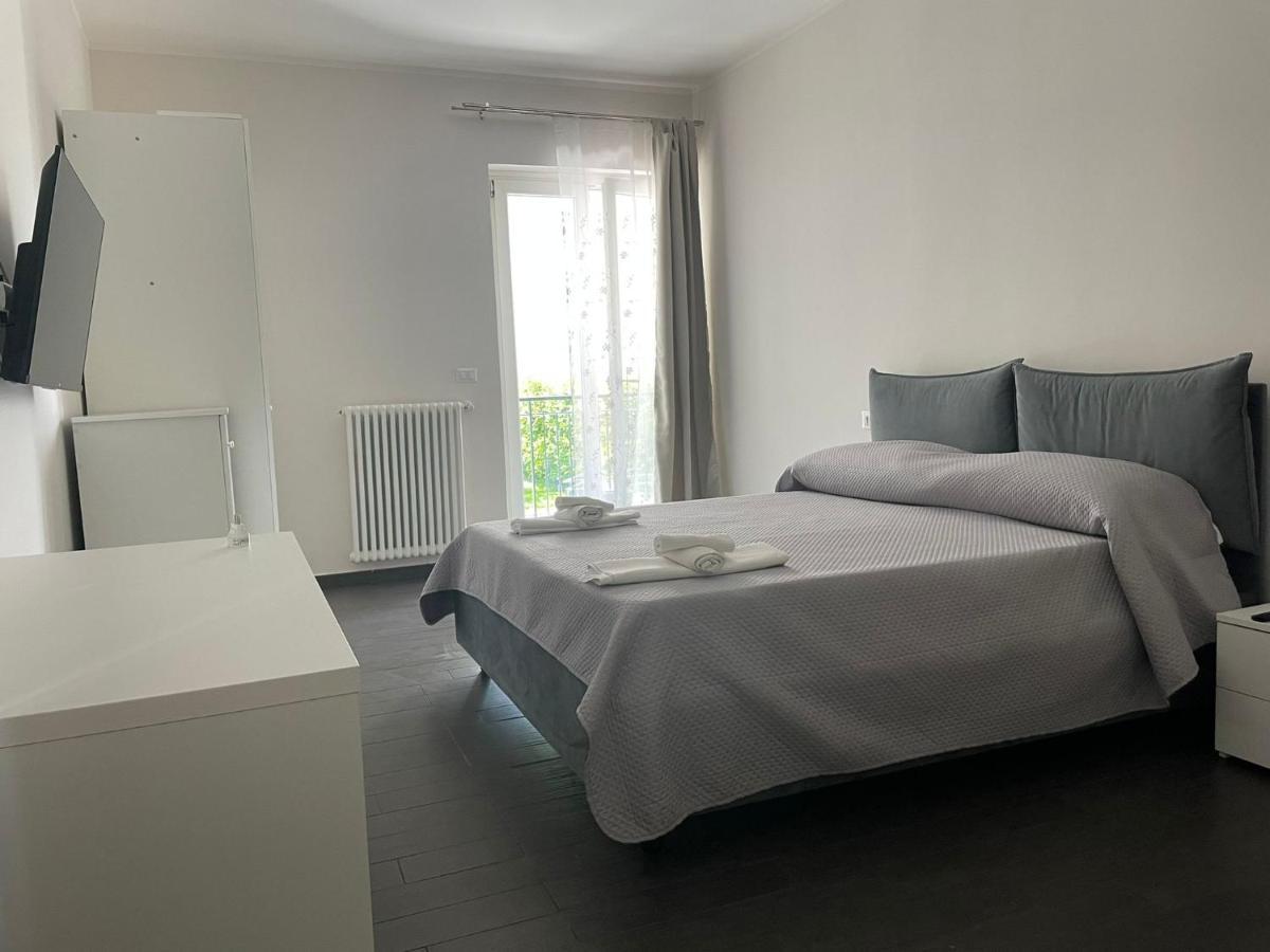 Villa Marisa Resort 卡斯特拉玛雷帝斯达比亚 外观 照片