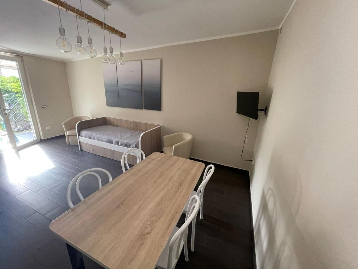 Villa Marisa Resort 卡斯特拉玛雷帝斯达比亚 外观 照片