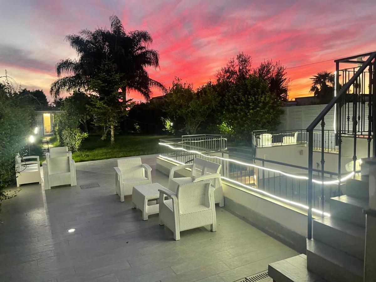 Villa Marisa Resort 卡斯特拉玛雷帝斯达比亚 外观 照片