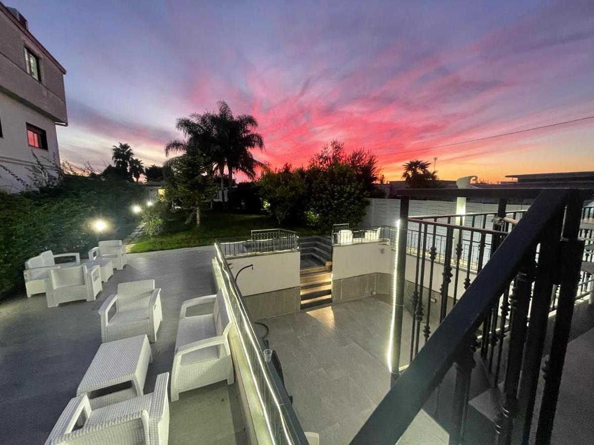 Villa Marisa Resort 卡斯特拉玛雷帝斯达比亚 外观 照片