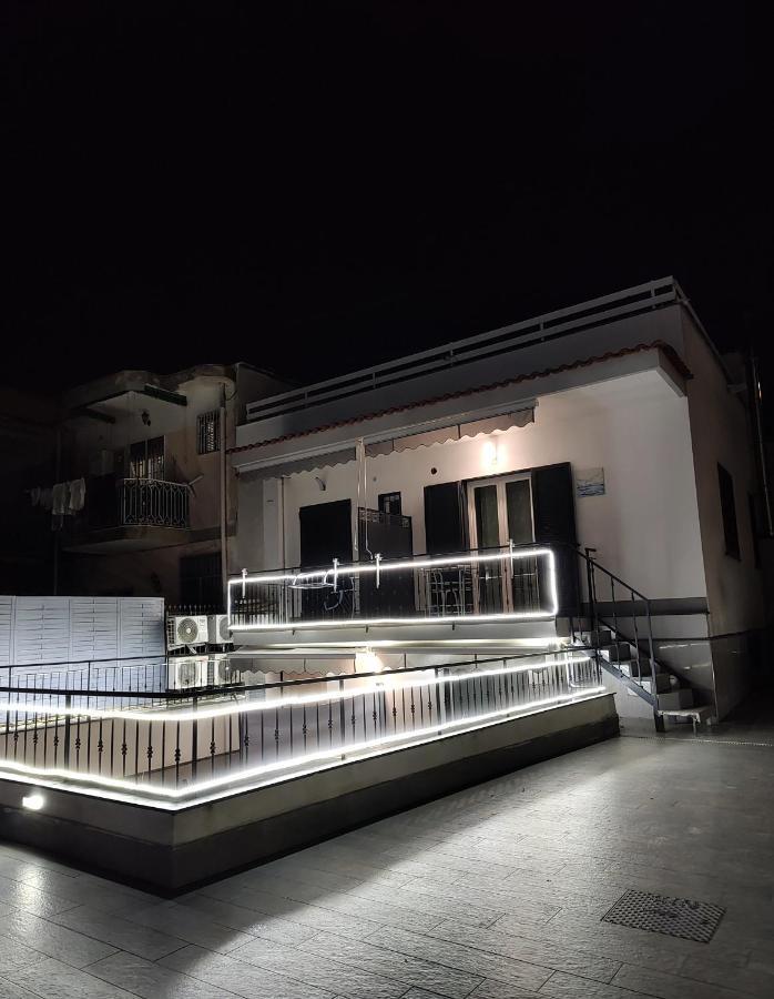 Villa Marisa Resort 卡斯特拉玛雷帝斯达比亚 外观 照片